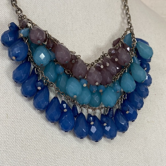 Drippy clustered teardrop faceted bead blue tones necklace - Picture 3 of 5